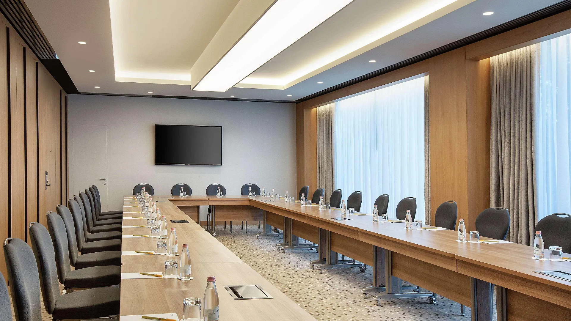 **** Ξενοδοχείο Hilton Garden Inn Τίρανα Αλβανία